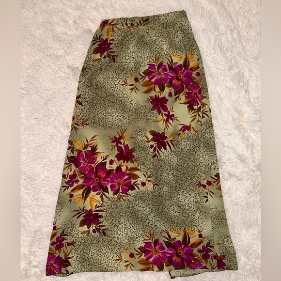 Dresses & Skirts - ⭐️5 for $25⭐️ maxi skirt